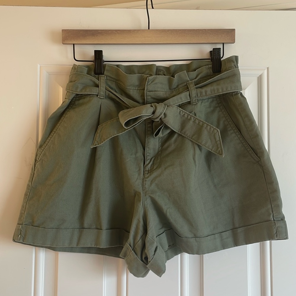 LOFT Paperbag Waist Belted Shorts Sz 10P